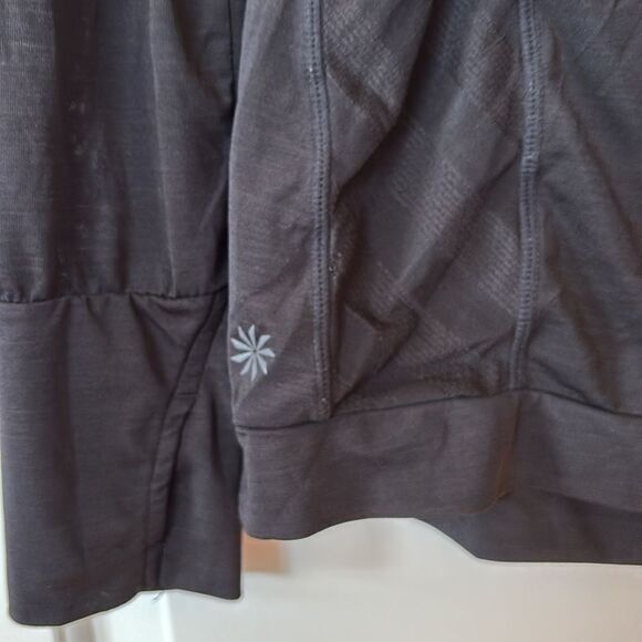 Athleta Kettlebella Long Sleeve Exercise shirt black workout women’s size small - Picture 4 of 8